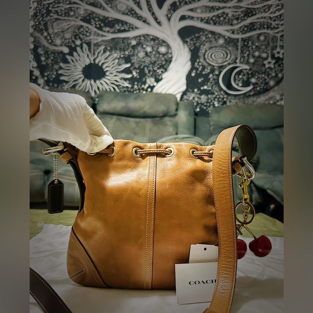 Vintage Coach soho shoulder Bag Tan Leather Drawstring Bag - Picture 11 of 16